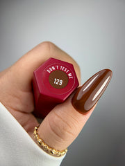 129 DONT TEST ME - Lakier hybrydowy ciemny braz 7 ml – swatch koloru