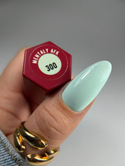 300 MENTALLY AFK – Lakier hybrydowy pastelowa mięta 7 ml – swatch koloru