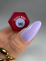 302 DELULU MODE – Lakier hybrydowy pastelowy fiolet 7 ml – swatch koloru