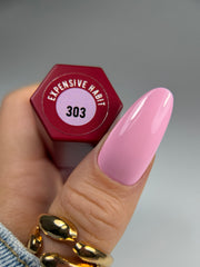 303 EXPENSIVE HABIT – Lakier hybrydowy jasny róż 7 ml – swatch koloru