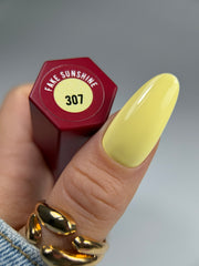 307 FAKE SUNSHINE – Lakier hybrydowy pastelowa żółć 7 ml – swatch koloru