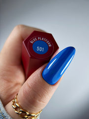 501 BLUE PLATFORM – Lakier hybrydowy neonowy niebieski 7 ml – swatch koloru